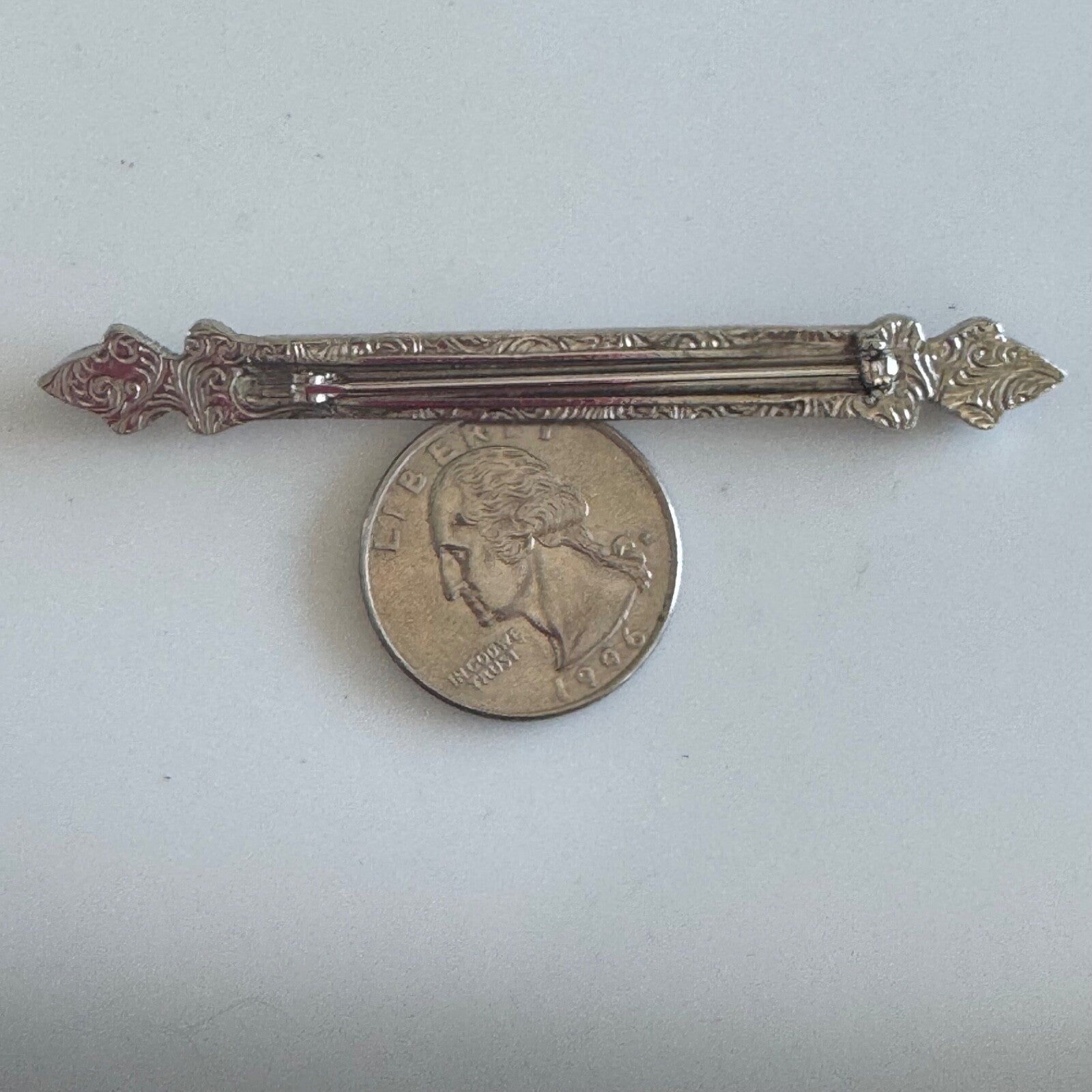 VINTAGE VICTORIAN REVIVAL DESIGNER 1928 METAL BAR PIN BROOCH PURPLE RHINESTONE