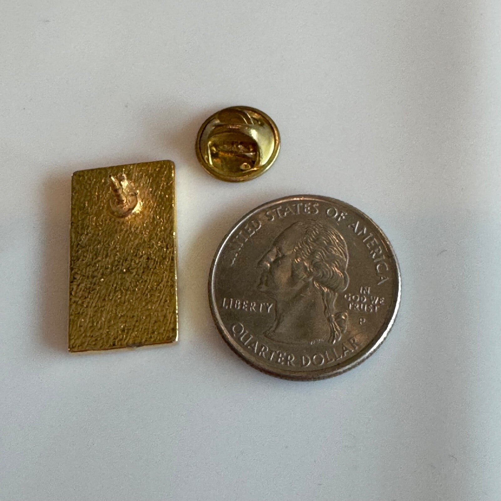 Vtg Health Canada Maple Leaf Stack Pin – Tricolor Leaves Design