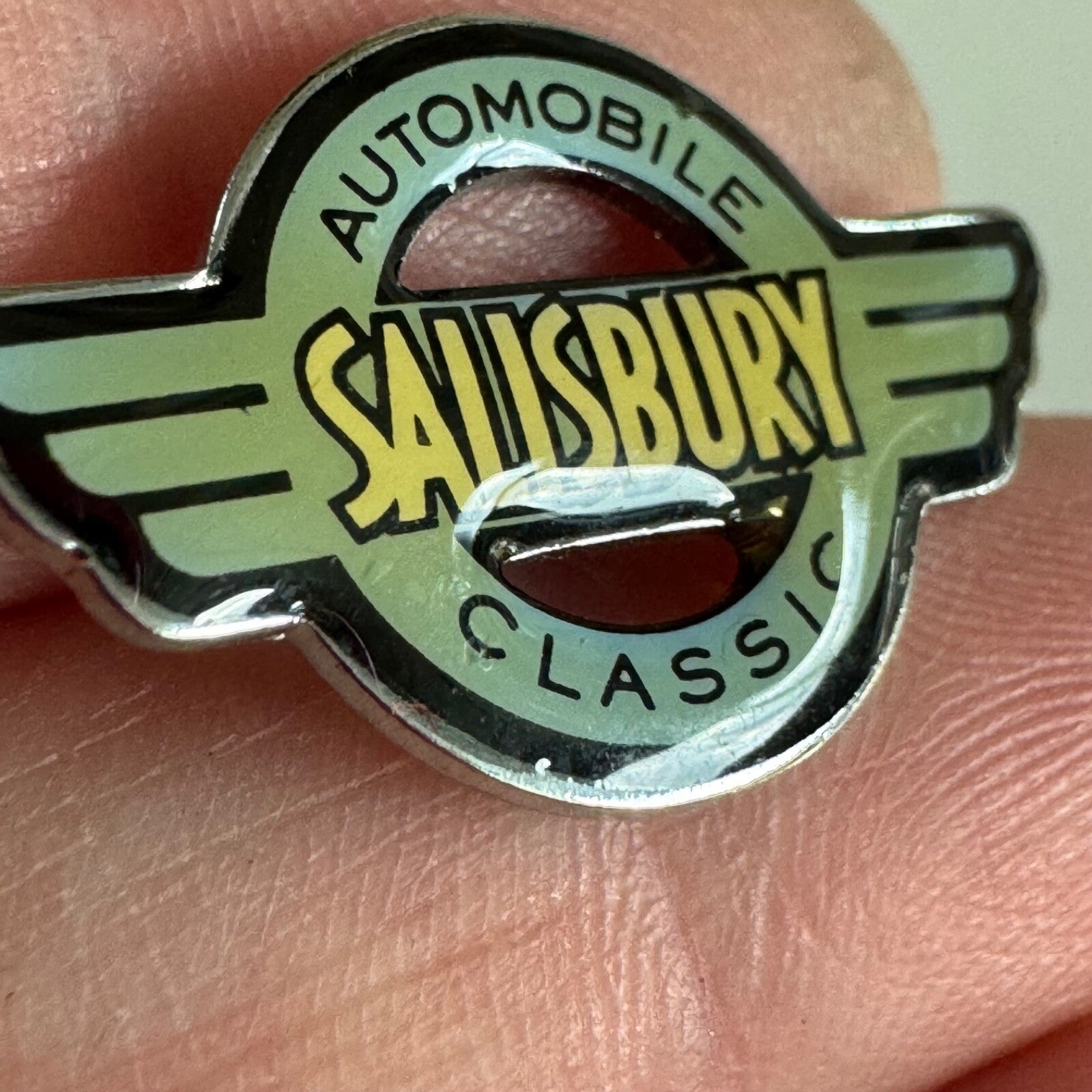 Vintage Salisbury Automobile Classic Lapel Pin 