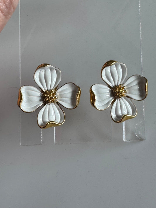Vintage Trifari White Enamel Dogwood Flower Clip-On Earrings – Gold Tone Accents
