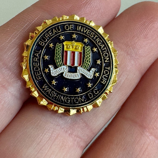 Vtg Federal Bureau of Investigation FBI Crest Shield Coat of Arms Badge Pin