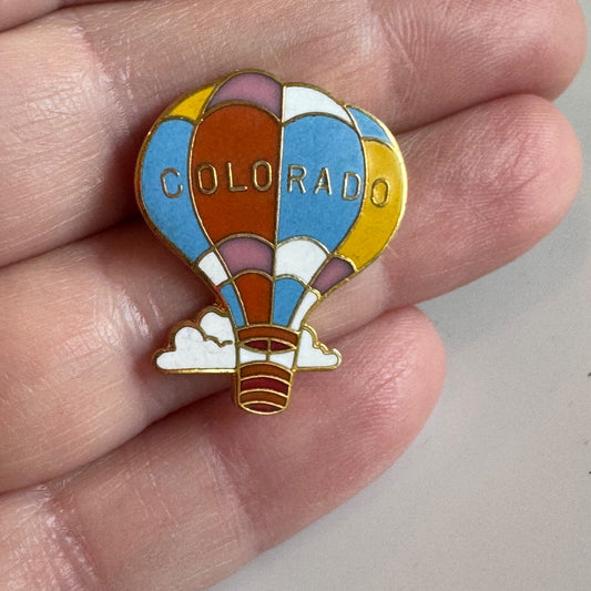 Vintage Colorado Hot Air Balloon Enamel Souvenir Tourist Lapel Pin