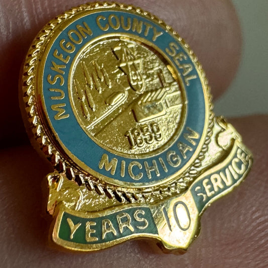 Vintage Muskegon County Seal Michigan 10 Years of Service Lapel Pin Tie Tack