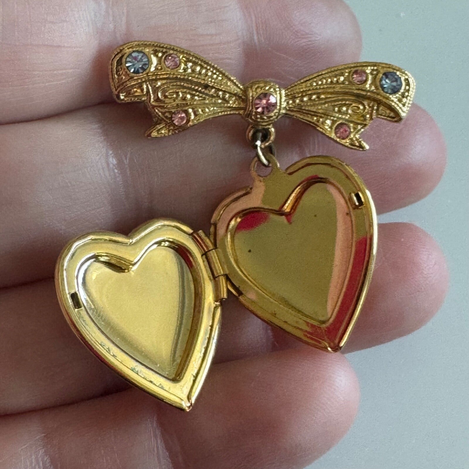 Vintage 1928 Heart Shaped Locket Dangle Brooch Pin Pin Blue Stones Gold Toned