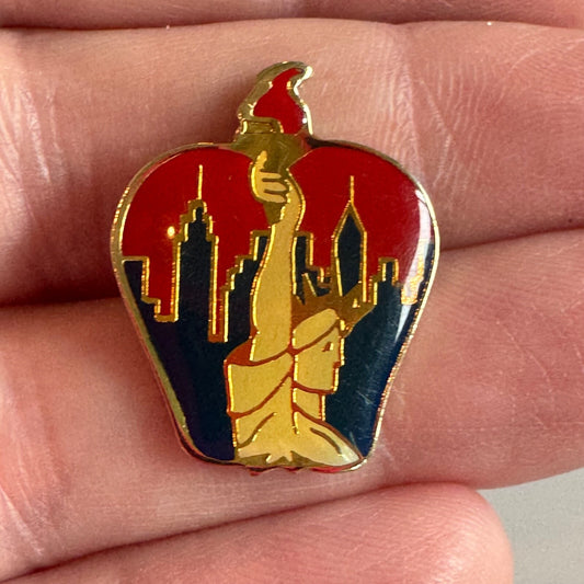 Vtg Big Apple Statue of Liberty New York City Skyline Souvenir Tourist Lapel PIn