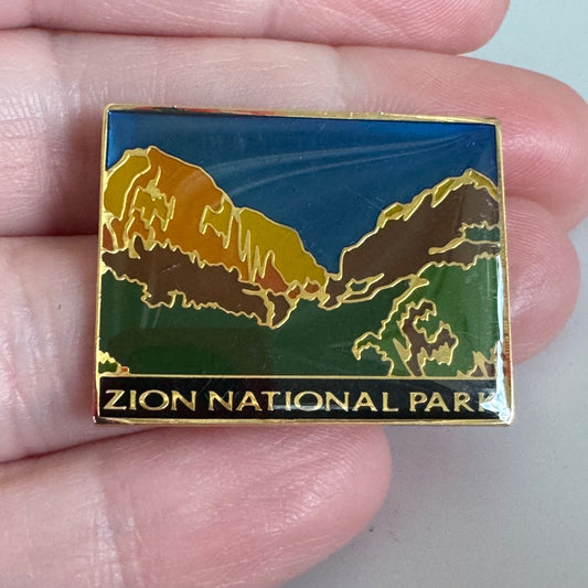 Zion National Park Scenic Souvenir Lapel Pin – Utah, USA Sandstone Cliffs