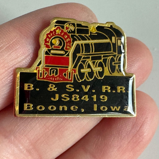 Vintage Boone & Scenic Valley Railroad JS8419 Boone Iowa Lapel Pin B. & S.V.