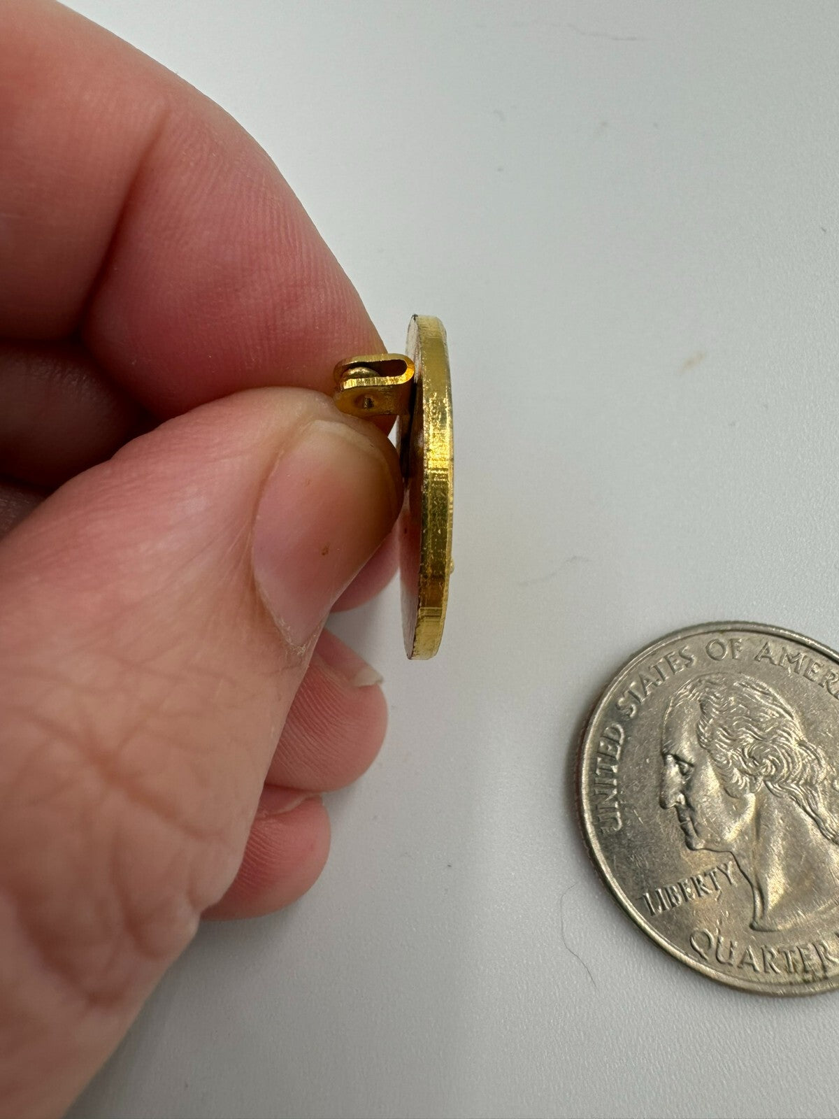 Gold Tone Dart Board Lapel Pin Badge Brooch Darts - Nice!