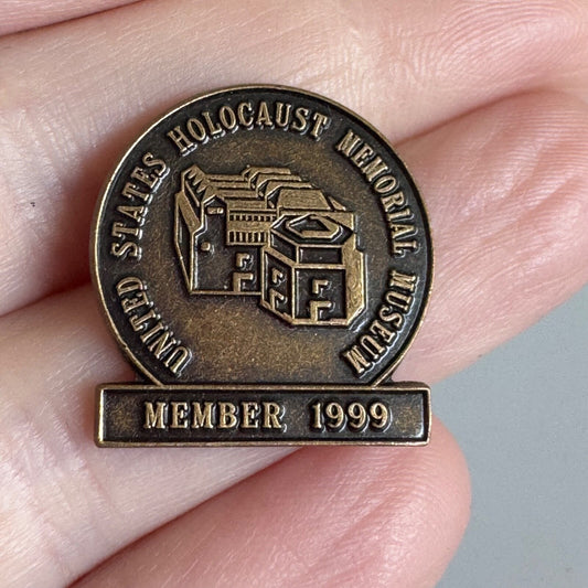 United States Holocaust Memorial Museum 1999 Member Pin – Bronze Finish