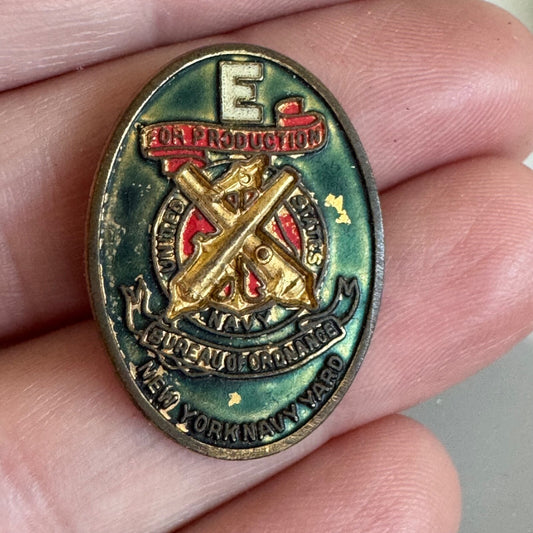 VTGE WW2 US NAVY E PIN FOR EXCELLENCE ORDNANCE PRODUCTION BROOKLYN NY NAVY YARD