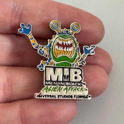 2002 Universal Studios Florida Men in Black Alien Attack Articulated Lapel Pin