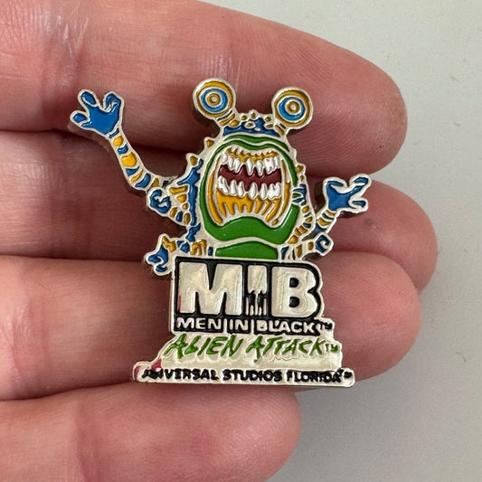 2002 Universal Studios Florida Men in Black Alien Attack Articulated Lapel Pin