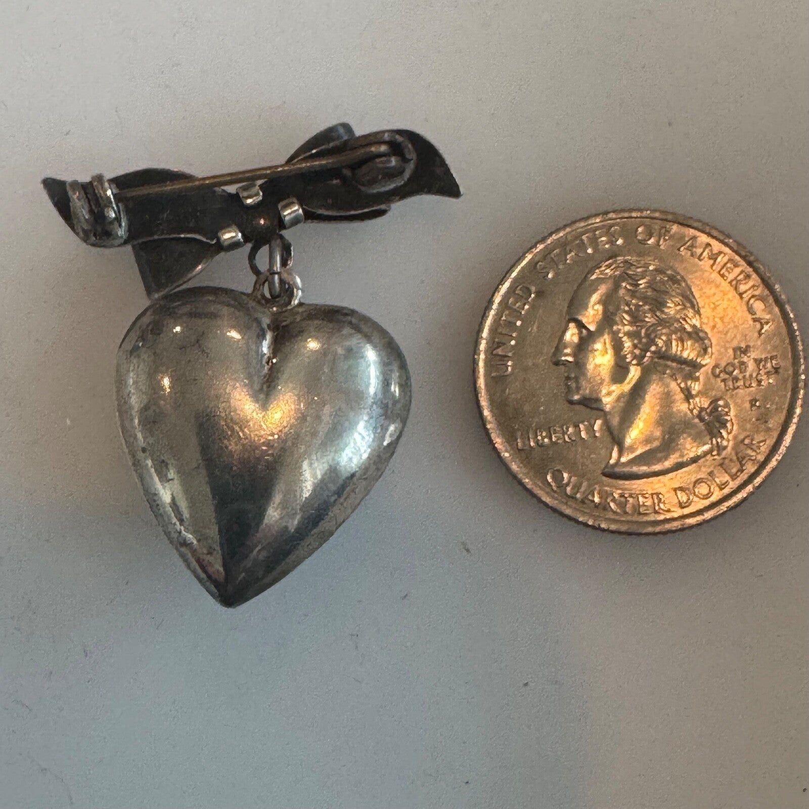 WWII US NAVY SWEETHEART PUFFY HEART PENDANT SILVER BOW DANGLE PIN FOULED ANCHOR