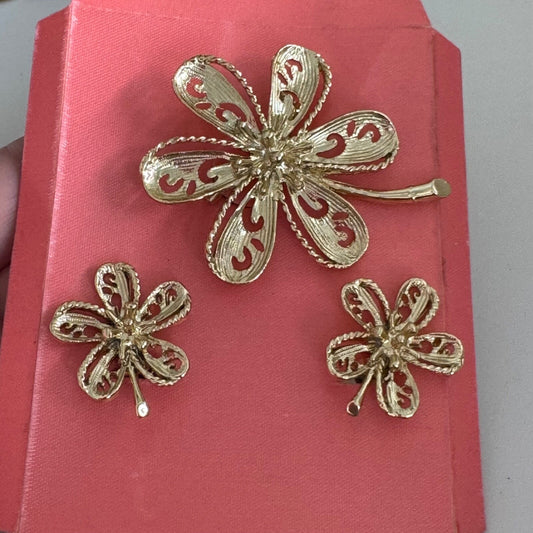 Vintage Gold Tone Flower Brooch with Matching Clip-on Earrings 
