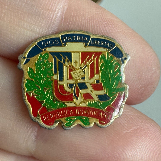 Dominican Republic Coat of Arms Pin – National Crest Emblem Republica Dominicana