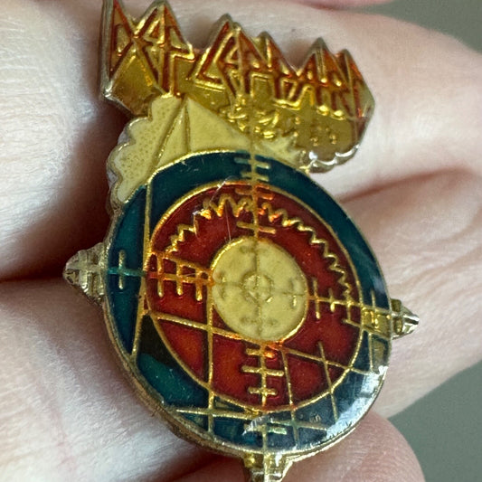 Vintage 1993 Def Leppard Pyromania Scope Sight Bullseye Lapel Pin Logo