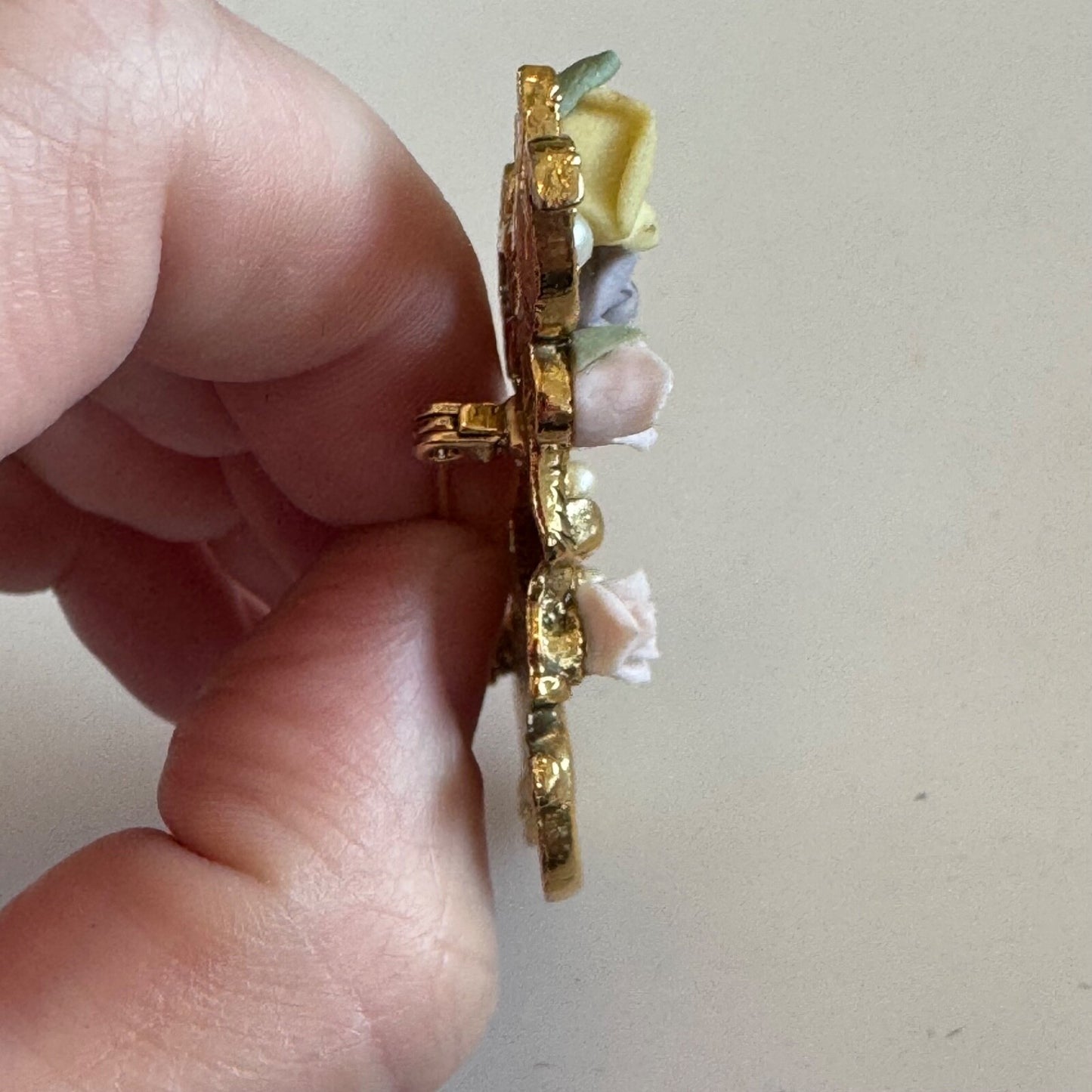 Vintage 1928 Antique Car with Pearls Flowers Gold Tone Brooch Pin