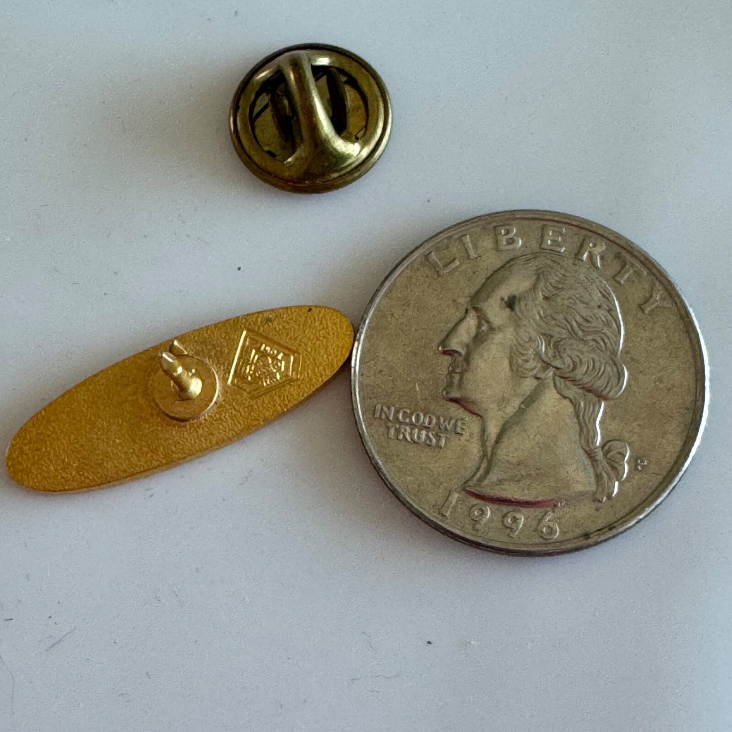 Vintage Gold Tone St Louis Missouri Lapel Pin Souvenir Tourist St. Saint