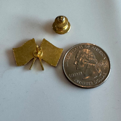 USA & USSR Crossed Flags Lapel Pin – Cold War Era Style