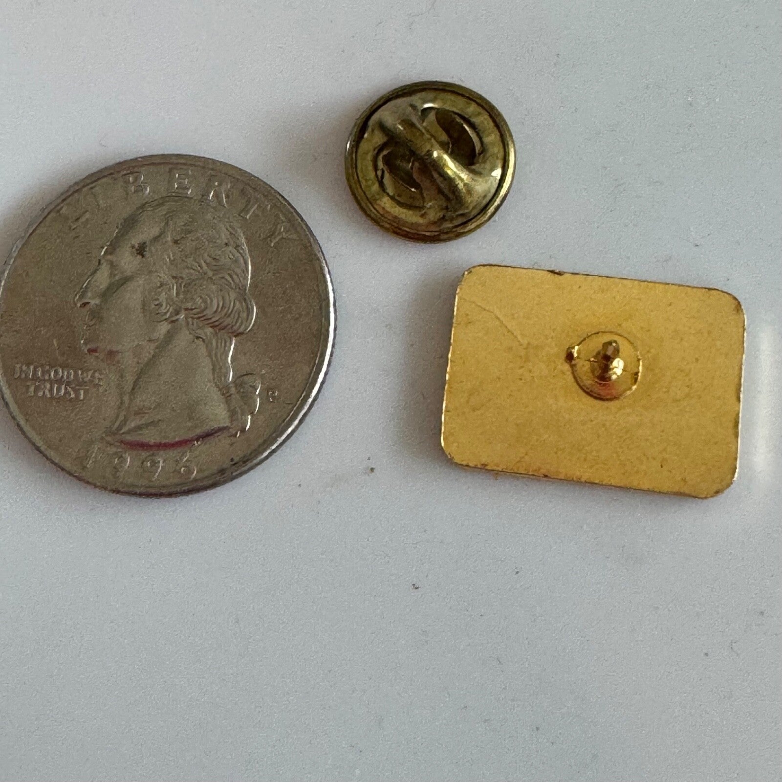 Vintage Umpqua National Forest Lapel Pin Oregon