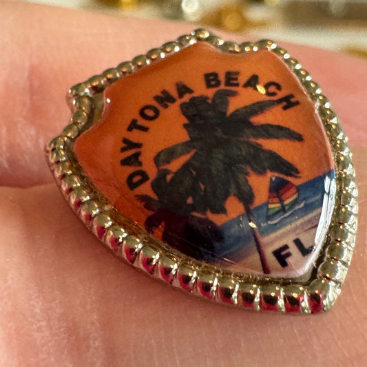 Vintage Daytona Beach Florida Sailboat Palm Trees Souvenir Crest Shield Pin