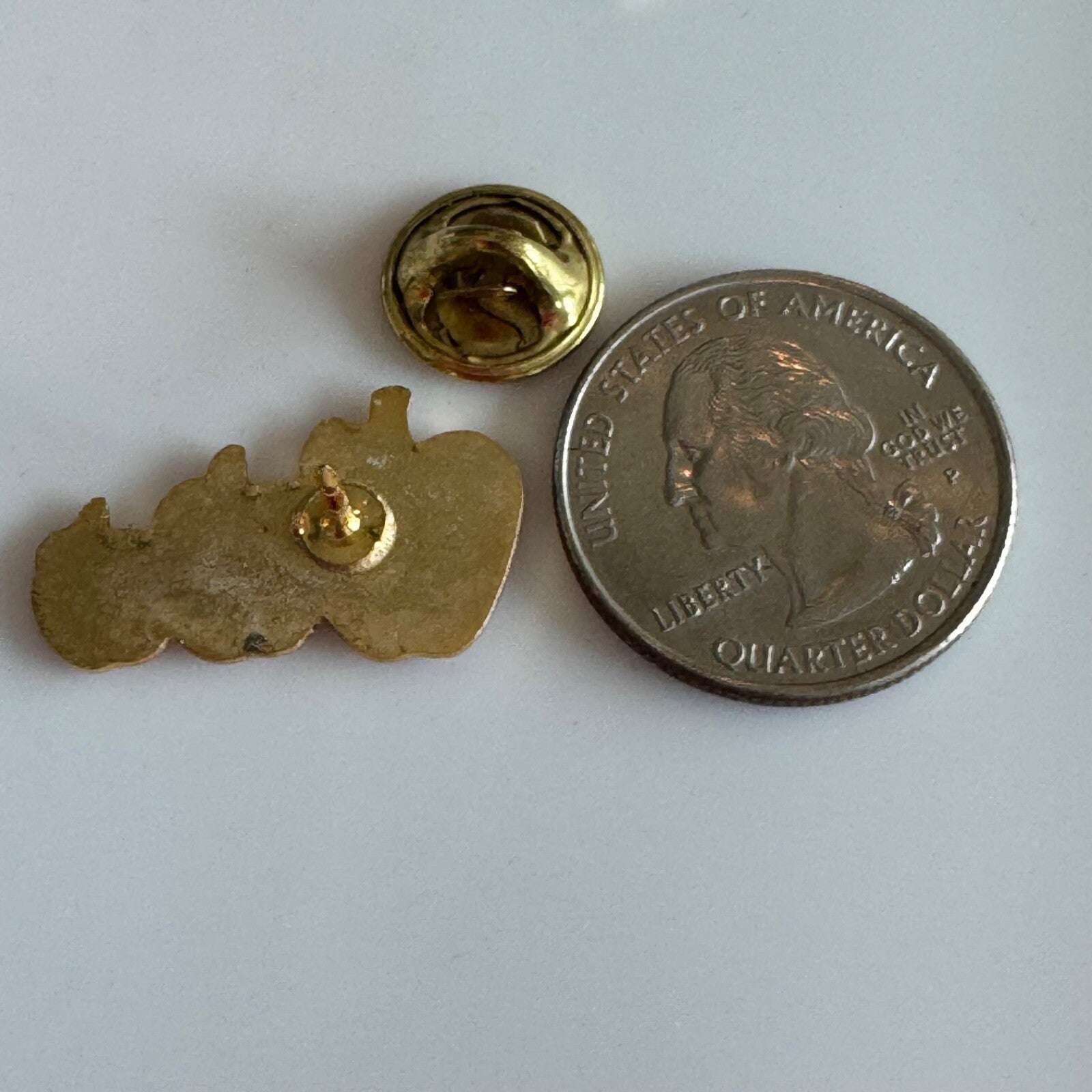 Shaw Orchards Wenatchee WA Apple Trio Lapel Pin Washington Souvenir 
