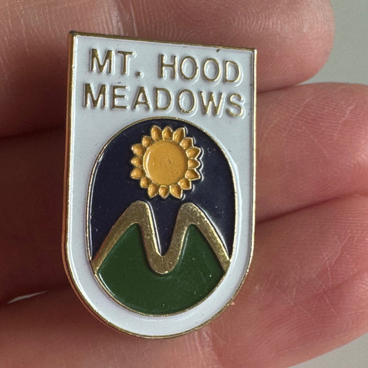 Vintage Mt Hood Meadows Souvenir Tourist Lapel Pin Ski Skiing