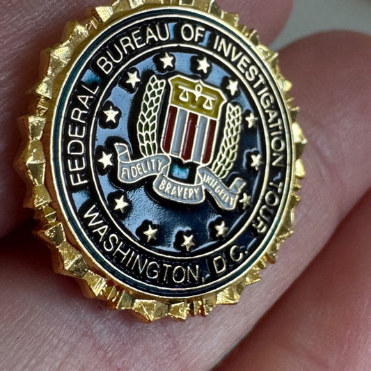 Vtg Federal Bureau of Investigation FBI Crest Shield Coat of Arms Badge Pin