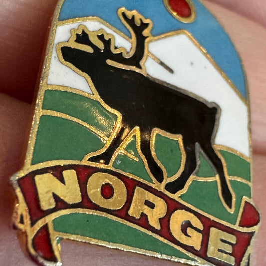 Vintage Norge Reindeer Midnight Sun Souvenir Enamel Lapel Pin Norway