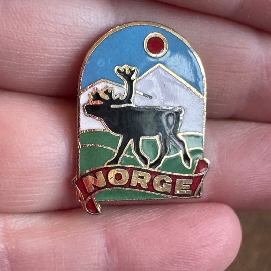 Vintage Norge Reindeer Midnight Sun Souvenir Enamel Lapel Pin Norway