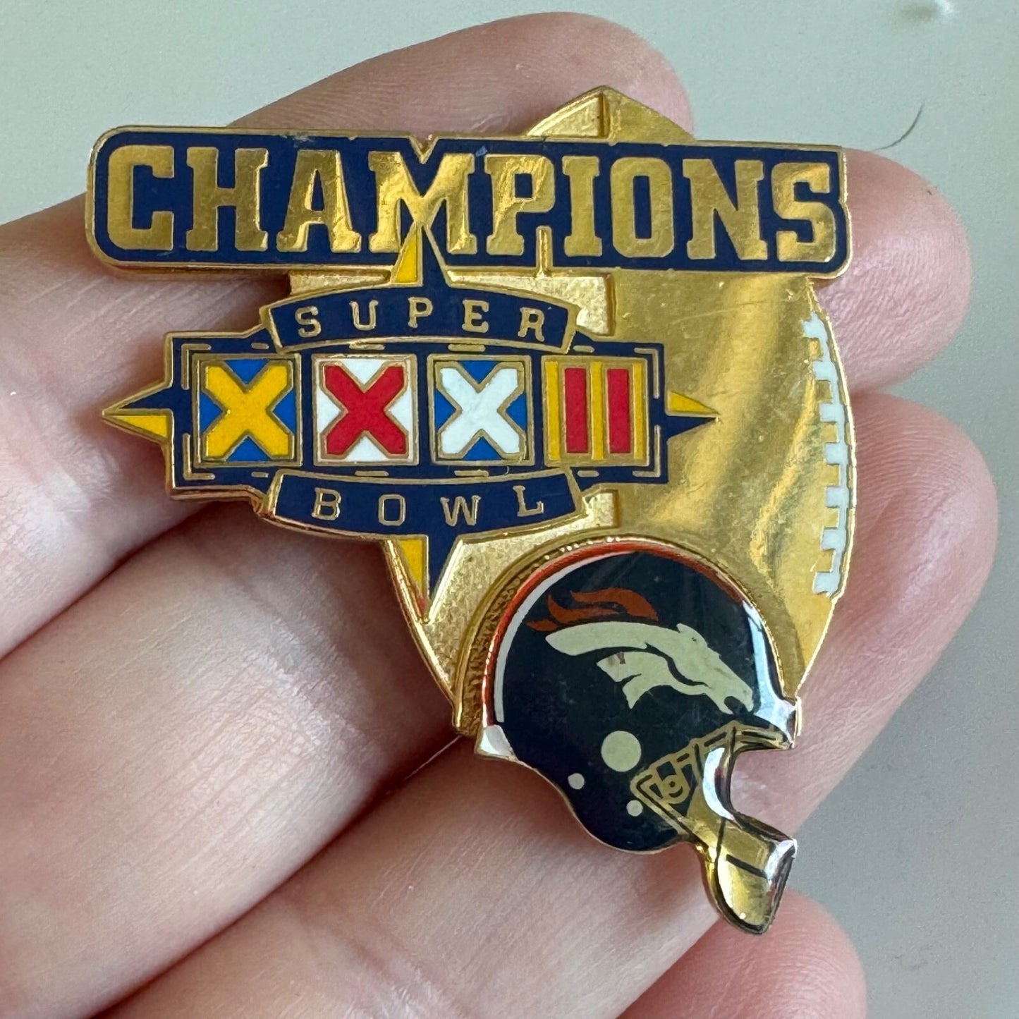 Vintage Denver Broncos Super Bowl Champions XXXII Lapel Pin Peter David