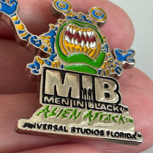 2002 Universal Studios Florida Men in Black Alien Attack Articulated Lapel Pin