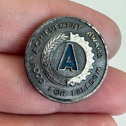 WW2 HOME FRONT WAR FOOD ADMINISTRATION ACHIEVEMENT AWARD FOR FREEDOM LAPEL PIN