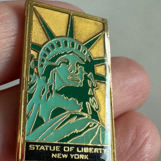 Vintage Statue of Liberty Enamel Lapel Pin Souvenir Tourist PD