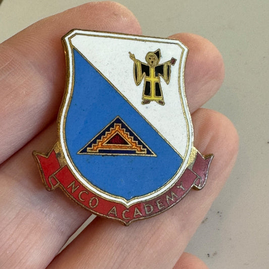 US MILITARY 7TH ARMY NCO ACADEMY DI DUI PIN Germany Made?