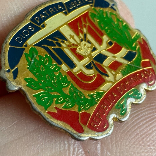 Dominican Republic Coat of Arms Pin – National Crest Emblem Republica Dominicana