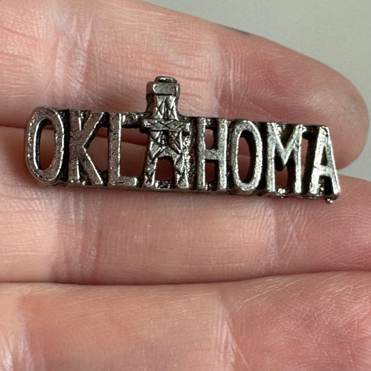 Vintage Pewter Toned Oklahoma Oil Rig Derrick Souvenir Tourist Lapel Pin