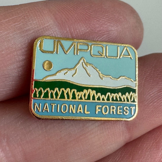 Vintage Umpqua National Forest Lapel Pin Oregon