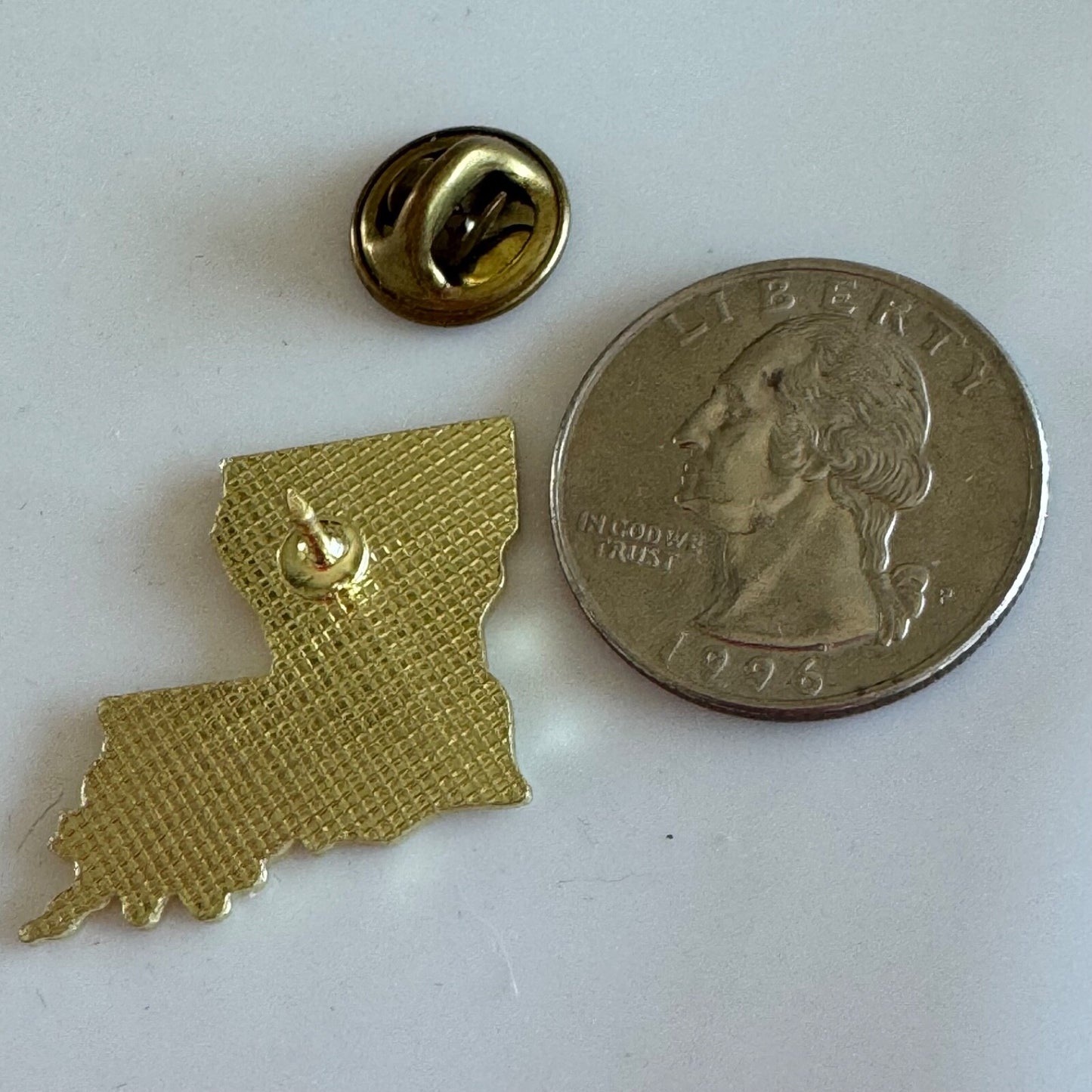 Vintage Gold Tone Louisiana Souvenir Tourist Lapel Pin