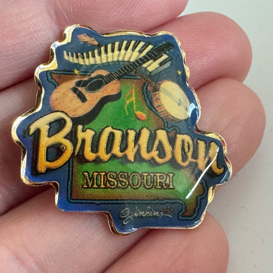 Branson Missouri Music Souvenir Lapel Pin – USA Banjo Guitar Piano