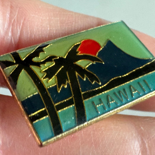 Vintage Hawaii Diamond Head Souvenir Tourist Lapel Pin 
