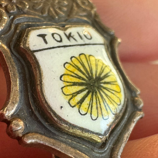 Vintage Tokio Tokyo Souvenir Tourist Crest Shield Lapel Pin Yellow Chrysanthemum