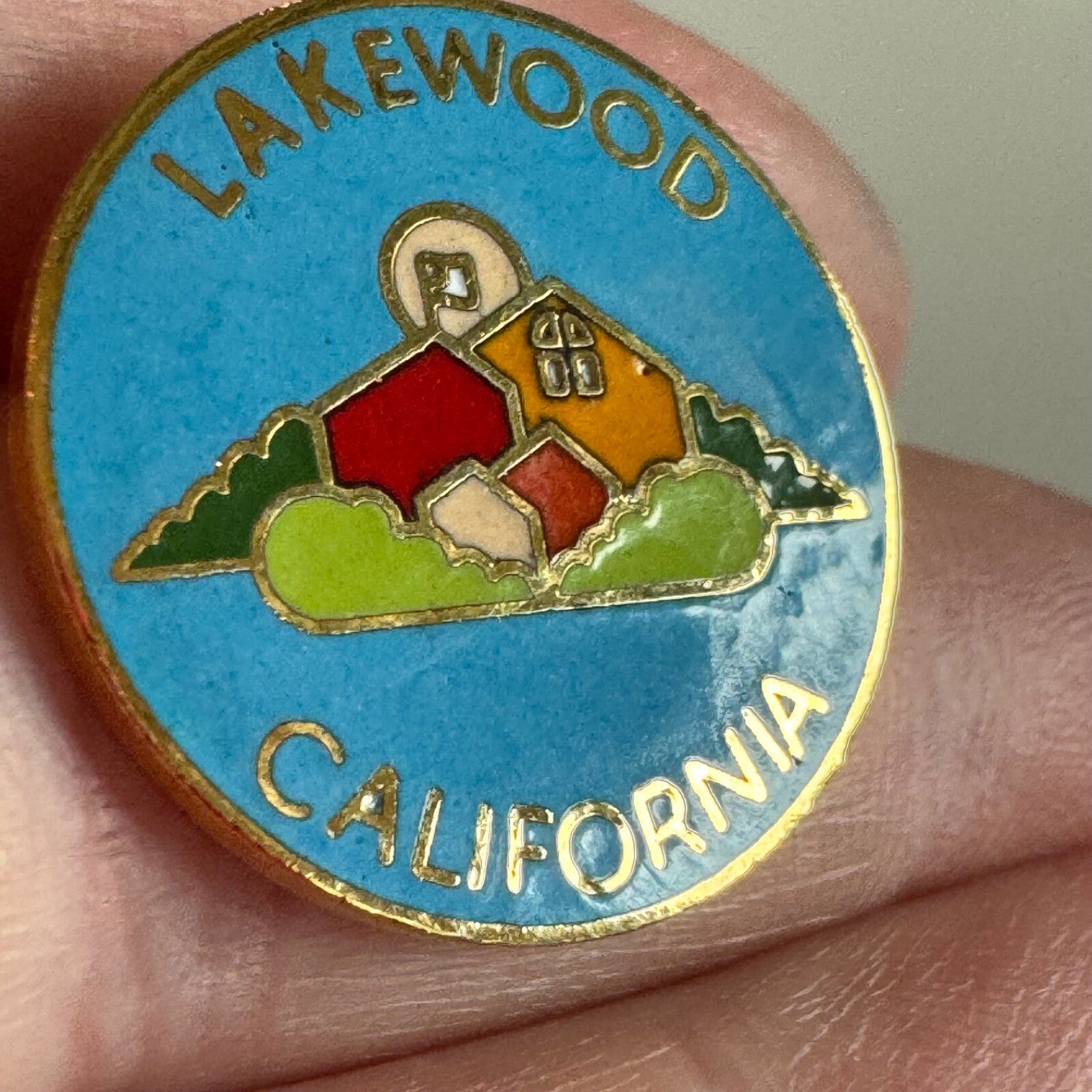 Vintage Lakewood California Souvenir Tourist Lapel Pin