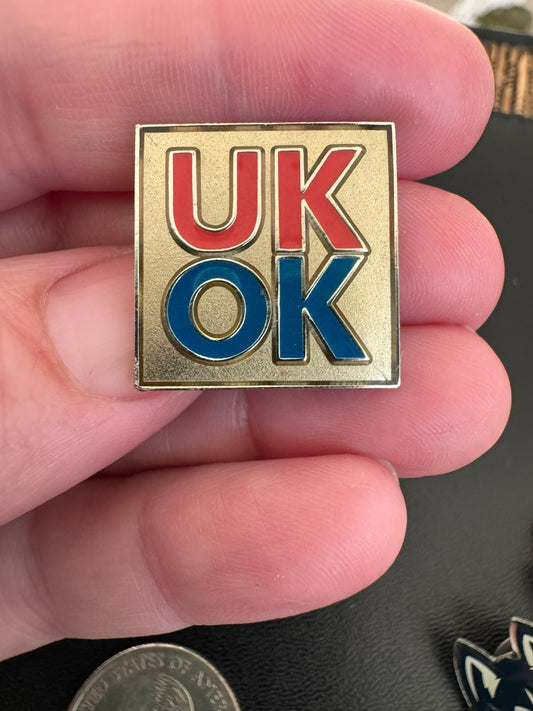 University of Kentuck UK OK Lapel Pin Wildcats