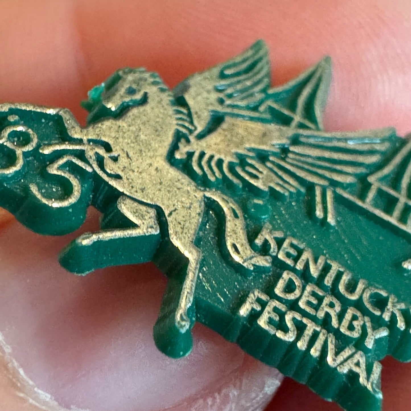 1985 Kentucky Derby Festival Plastic Lapel Pin Pegasus Green