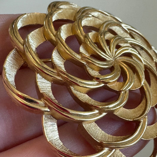 Vintage Crown Trifari Camellia Dahlia Gold Tone Brooch Pin AS IS