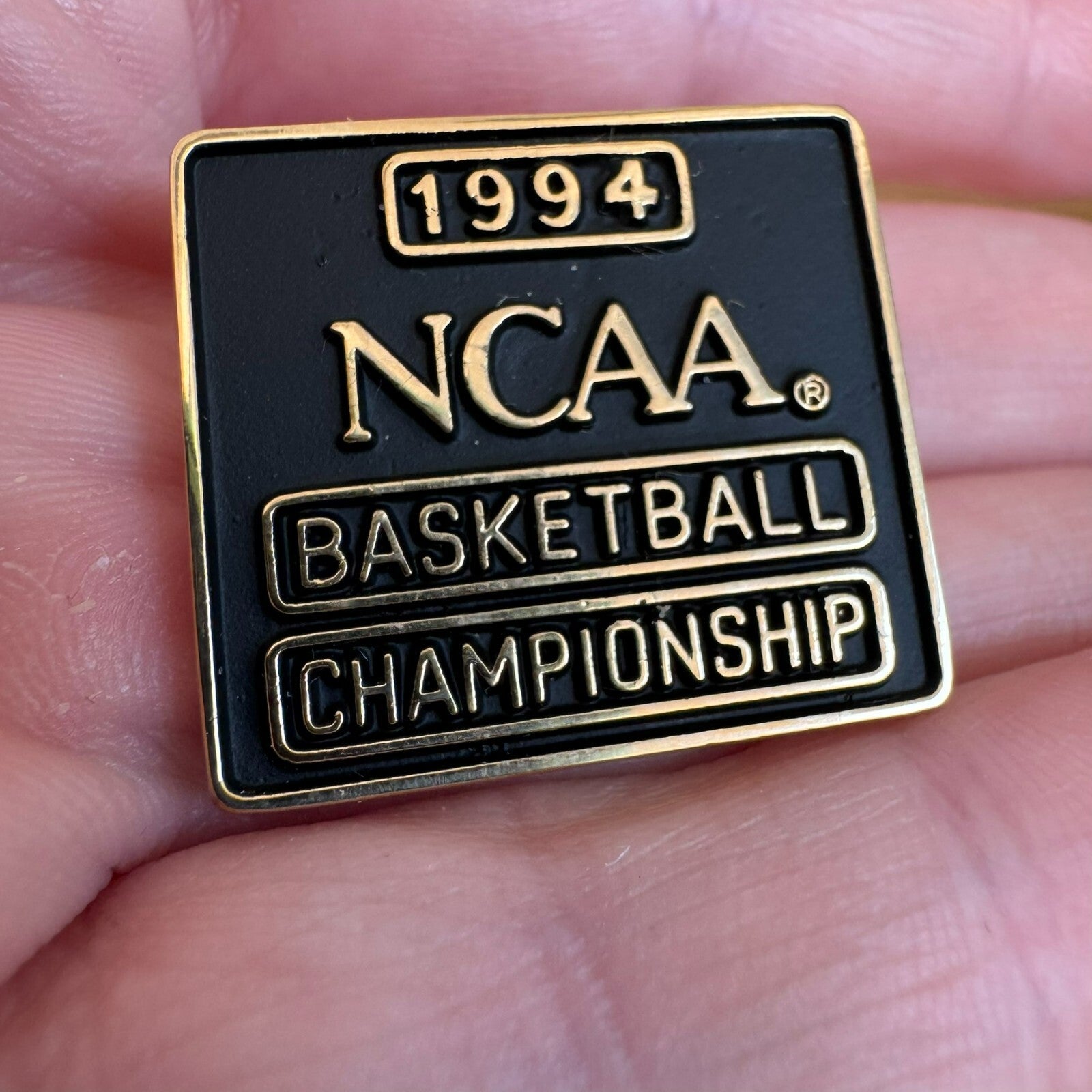 1994 NCAA Basketball Championship Lapel Pin Arkansas Duke Arizona Florida