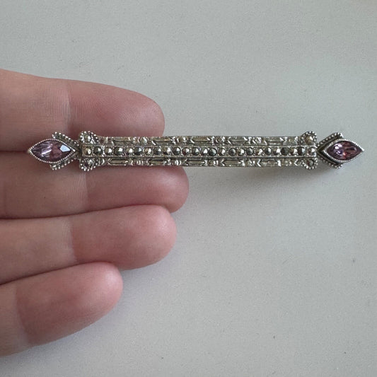 VINTAGE VICTORIAN REVIVAL DESIGNER 1928 METAL BAR PIN BROOCH PURPLE RHINESTONE