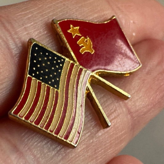 USA & USSR Crossed Flags Lapel Pin – Cold War Era Style