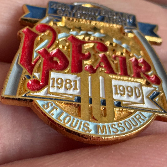 1990 Veiled Prophet V.P. Fair 25th Anniversary Gateway Arch St Louis Lapel Pin